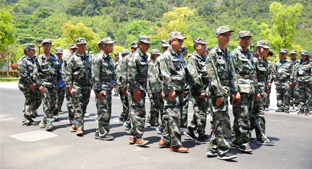 1277星际电子游戏军训，，走进员工的心田