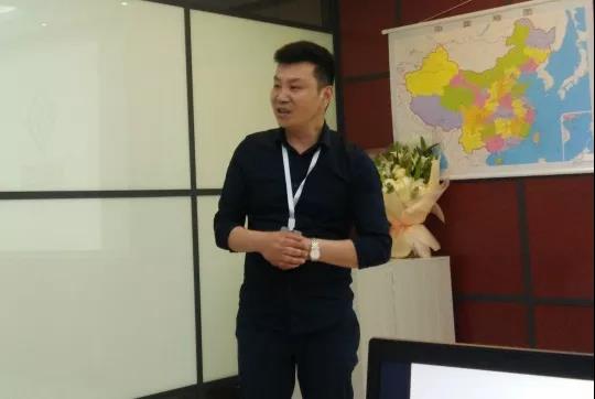 16岁带60元闯荡江苏，，，斗争25年乐成转型牵手1277星际电子游戏