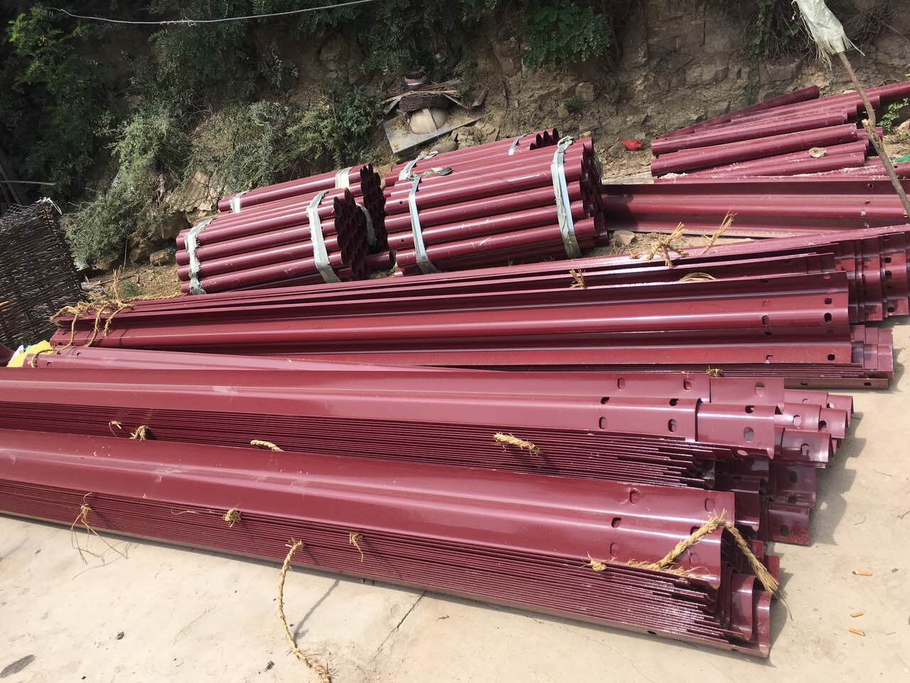 波形护栏应该怎样选购呢？？？