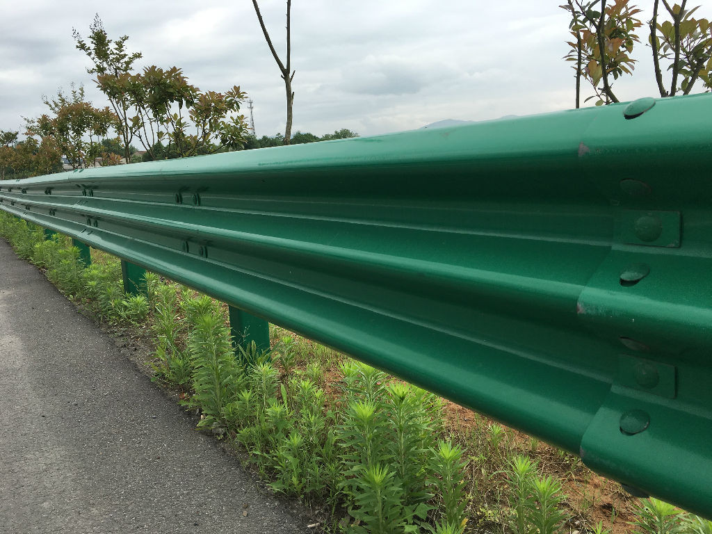 波形护栏立柱遇到石头打不下去怎么办？？？？？